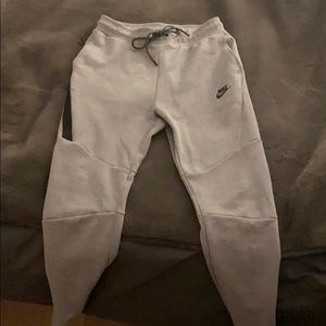 Nike Sportswear Tech Fleece light grey, small
